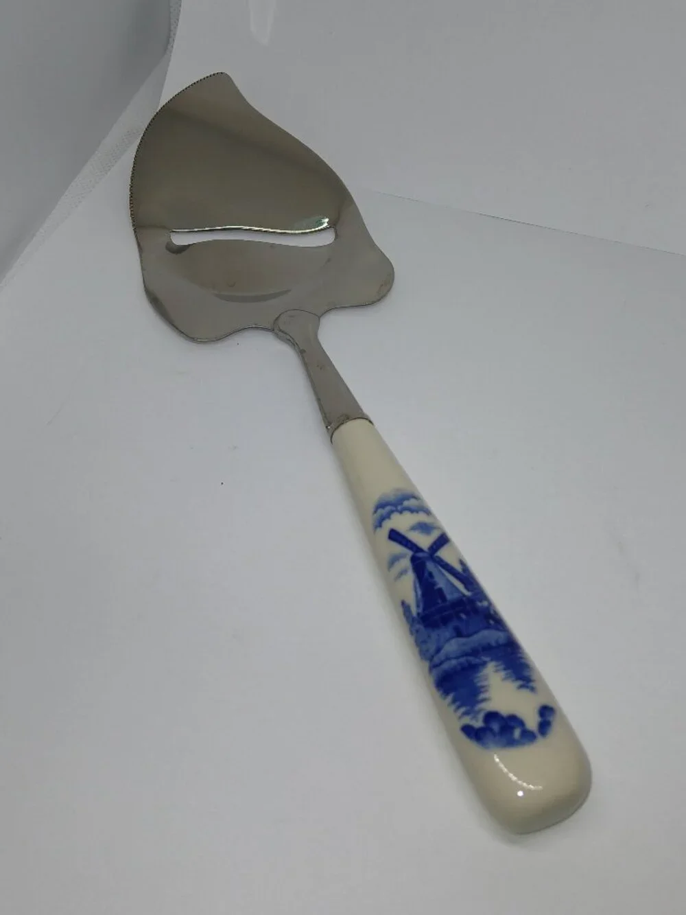 ANTIQUE STAINLESS STEEL CERAMIC HANDLE DELFT DUTCH WINDMILL CHEESE SLICER